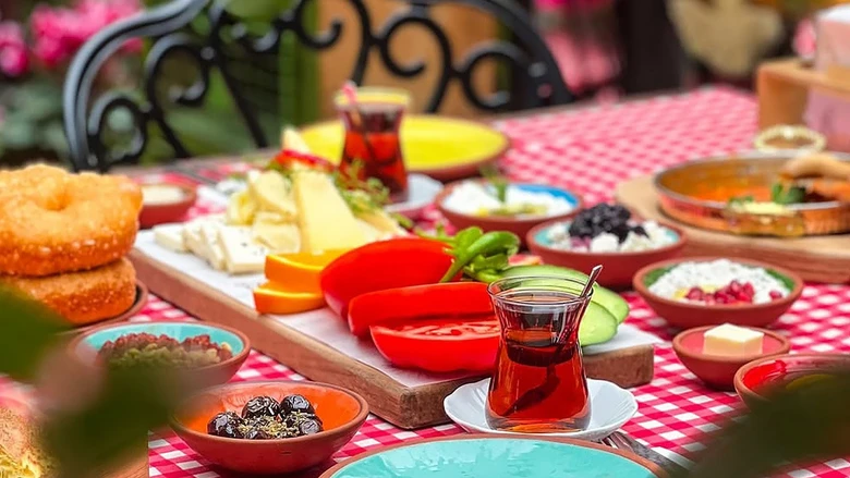 Kahvaltı sofralarının sessiz tehlikesi: Direkt kalbi vuruyor!