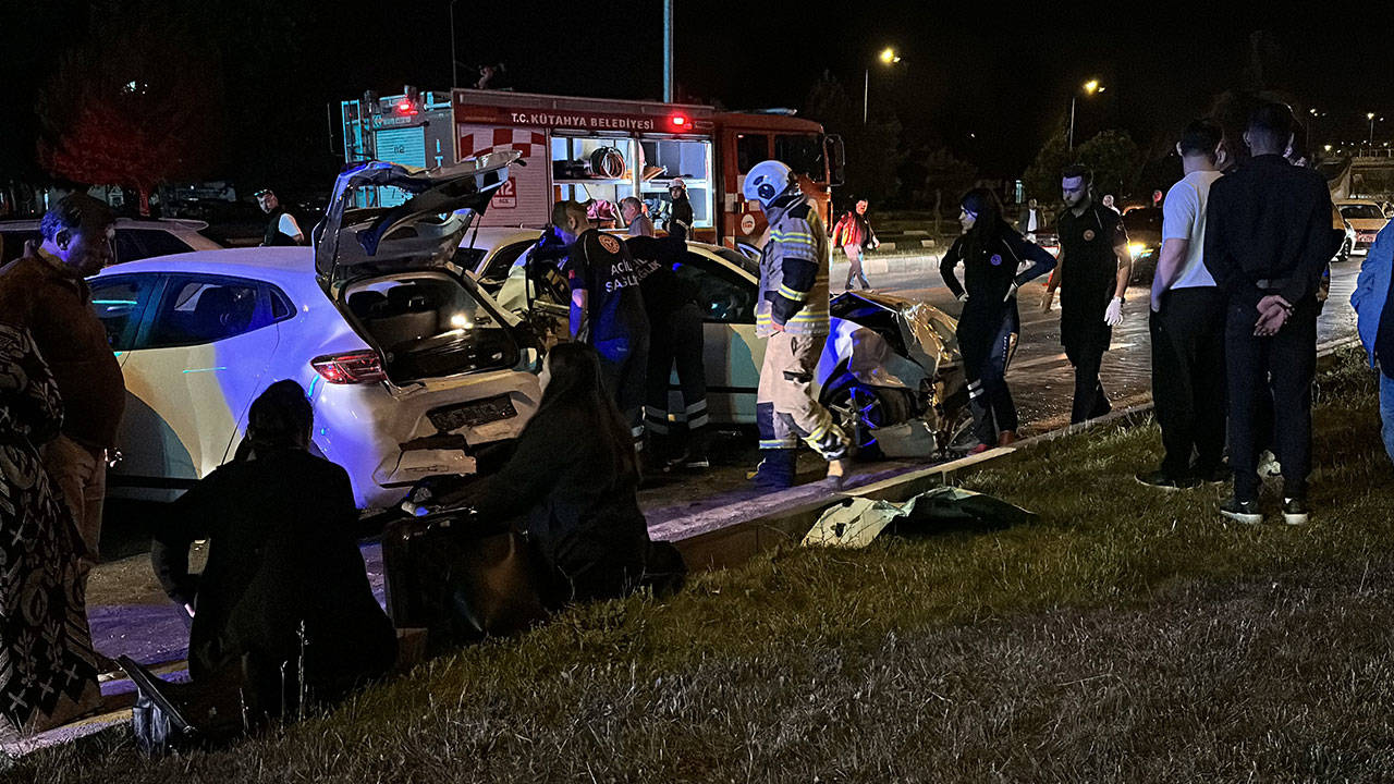 Kütahya’da zincirleme trafik kazası: 2'si ağır 6 yaralı