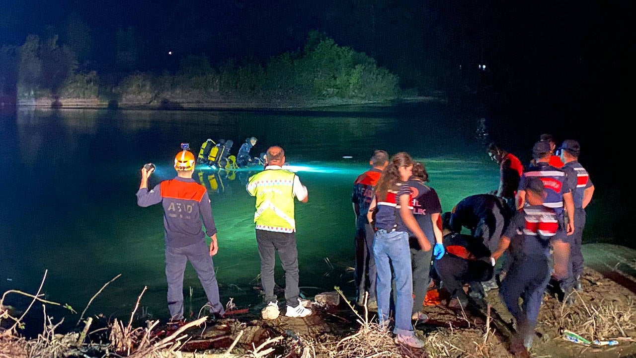 Balık tutarken ırmağa düşen genç yaşamını yitirdi