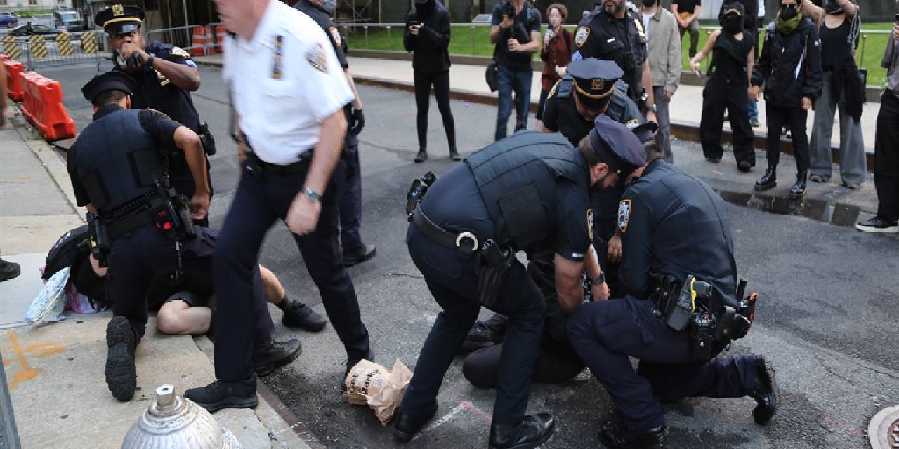 New York'ta göçmen protestoları: 65 kişi gözaltına alındı