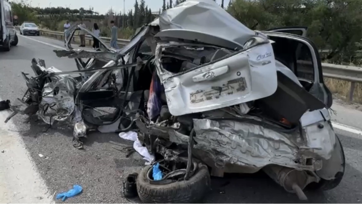 TEM'de feci kaza! Yolcu otobüsü ile otomobil çarpıştı: 2'si ağır, 3 yaralı