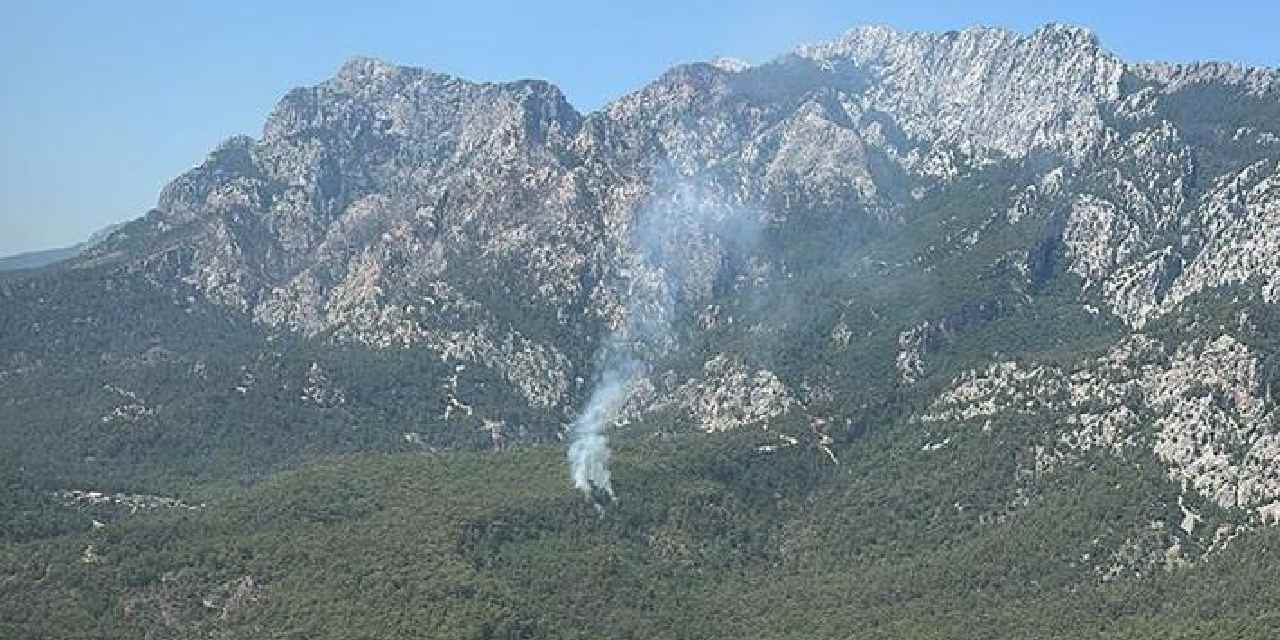 Antalya'da orman yangını: Alevlere müdahale sürüyor
