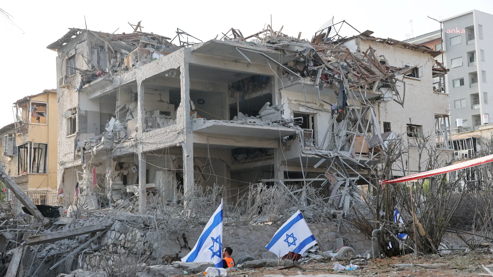 İsrail-İran savaşı büyüyor: ABD bombaladı, İran'dan yanıt geldi