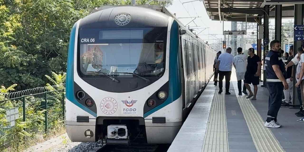 Marmaray'da intihar: Seferlerde aksama yaşandı