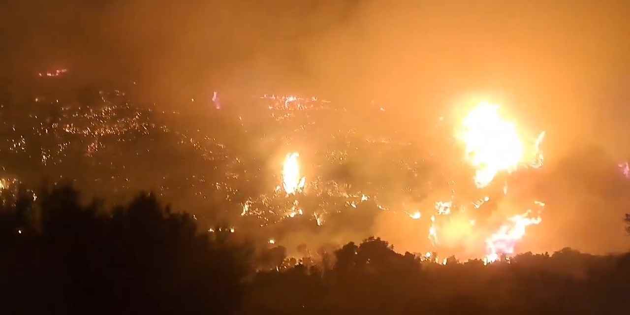 Sakız Adası alevlere teslim: Çok sayıda köy tahliye edildi