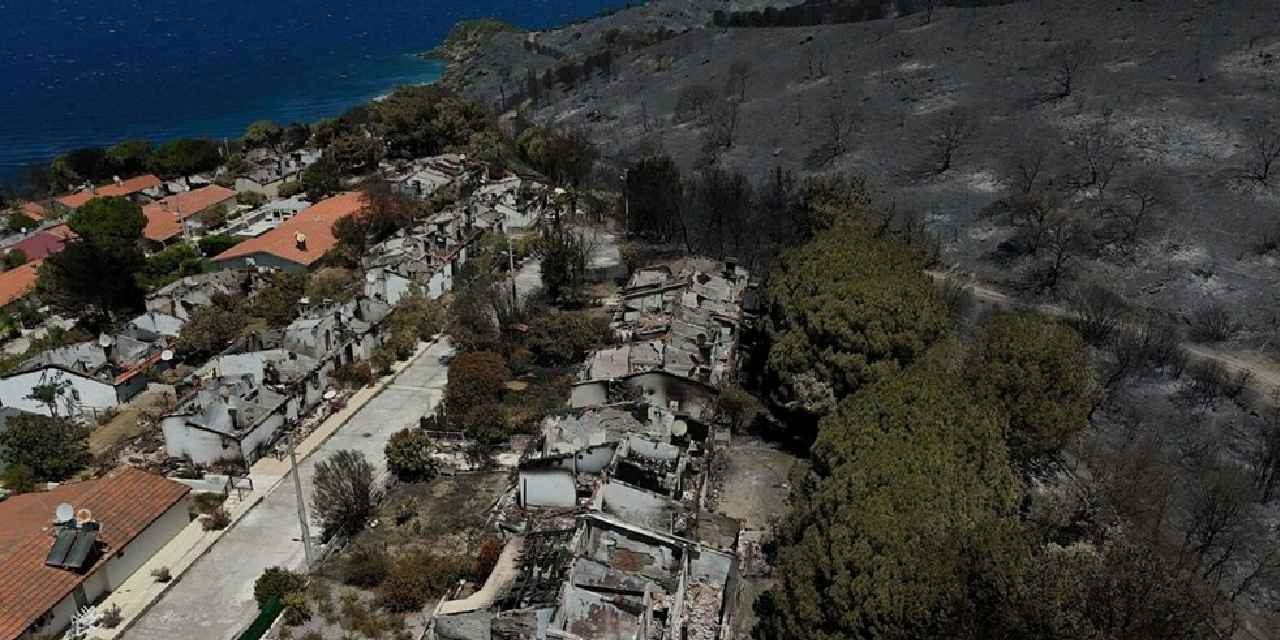 Yangın sonrası acı görüntü: Tatil merkezi griye büründü