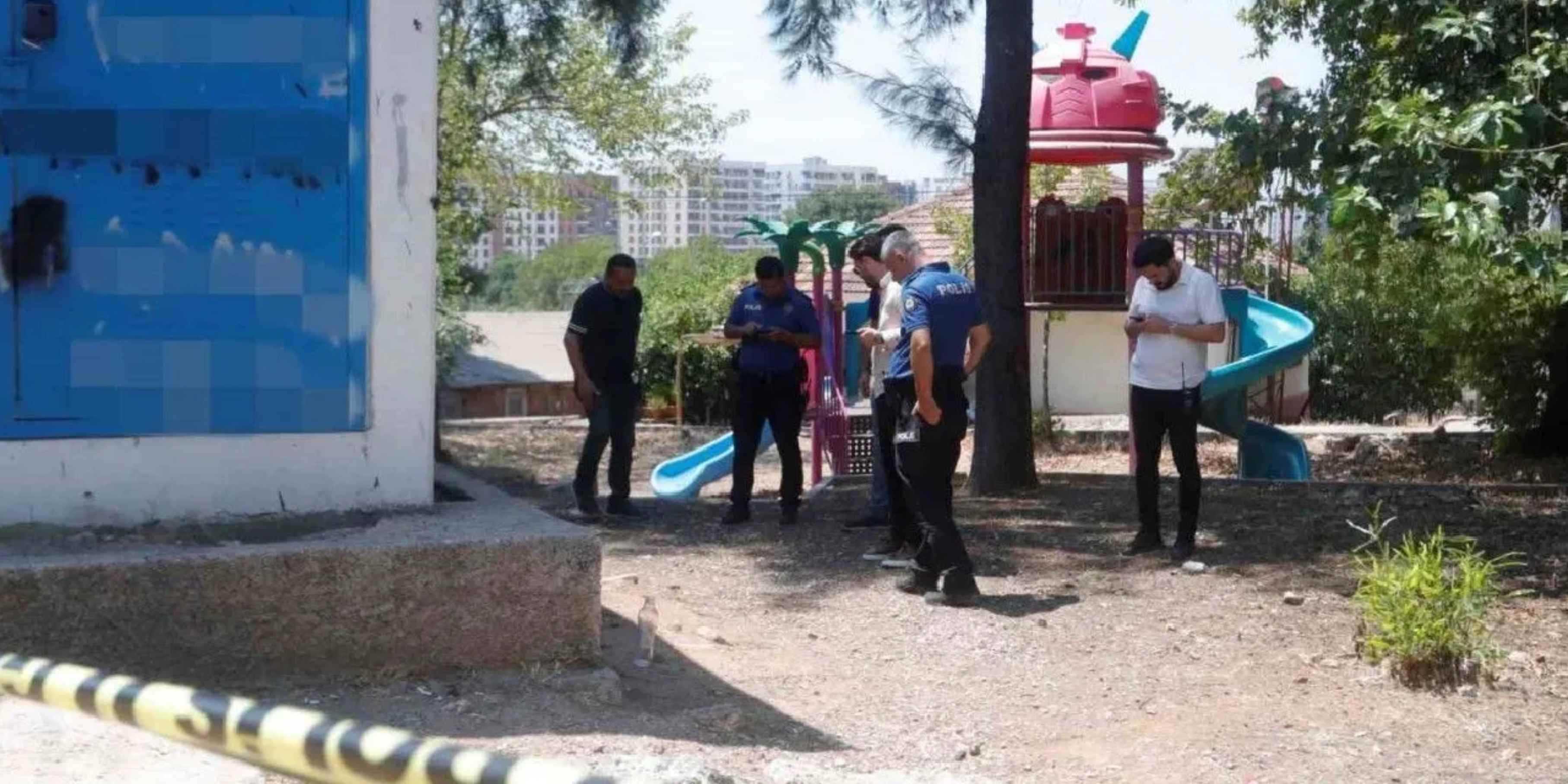 Çocuk parkında dehşet anları: 5 bin lira alacağı olduğu kişiyi bacağından vurdu, başında bekledi