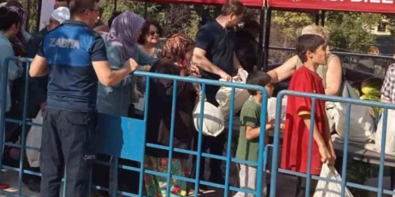 Bedava dağıttılar halk hücum etti