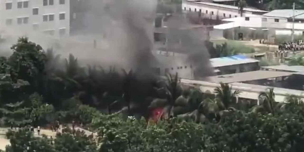Savaş uçağı üniversite kampüsüne düştü