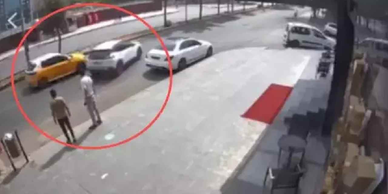 Cipe çarpan taksi takla attı: Feci kaza anı kameraya yansıdı