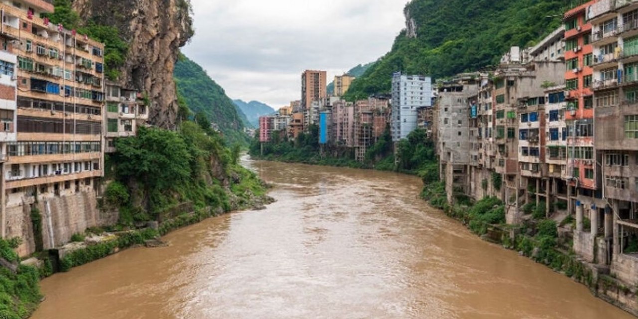 30 metrelik şehirde 400 bin kişi yaşıyor