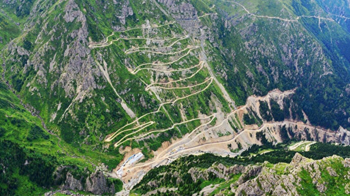 Dünyanın en tehlikeli yolu Türkiye'de: Sürücüler buradan geçerken akla karayı seçiyor!