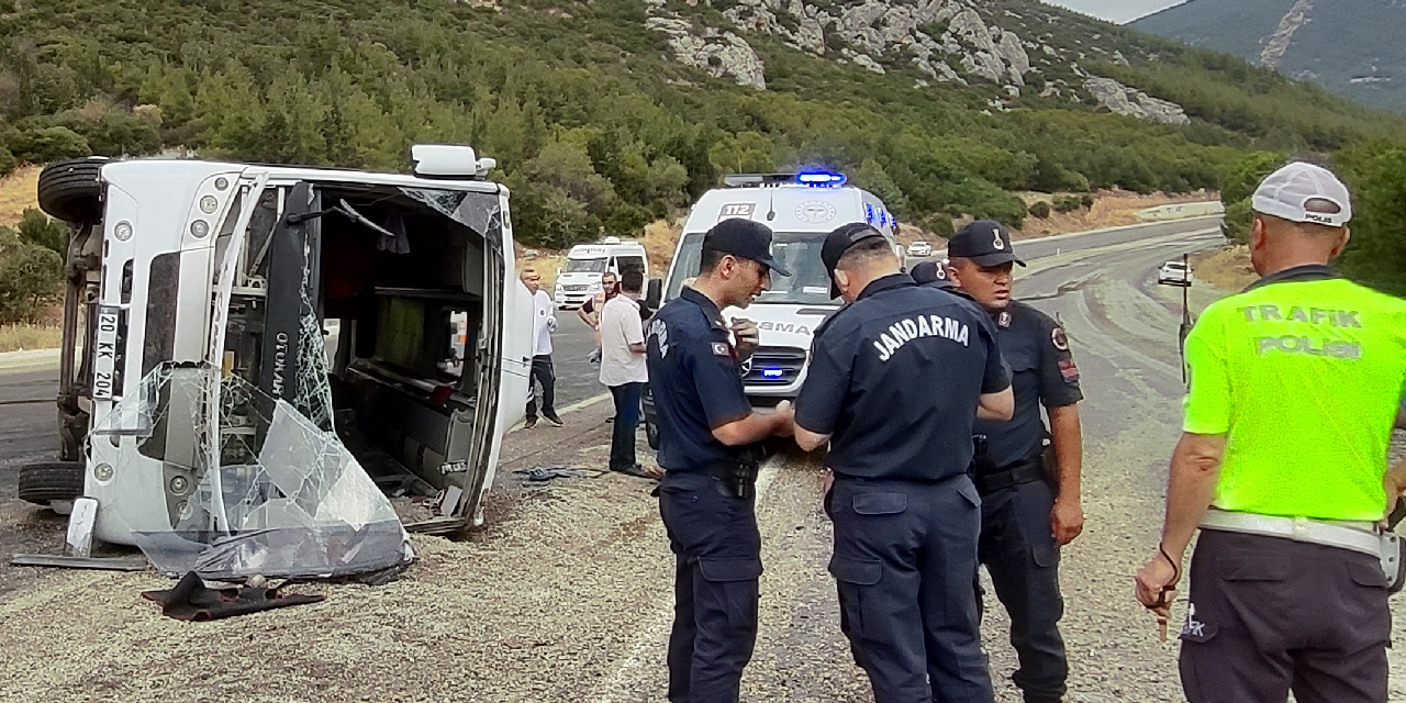 Denizli'de midibüs devrildi: 26 yaralı