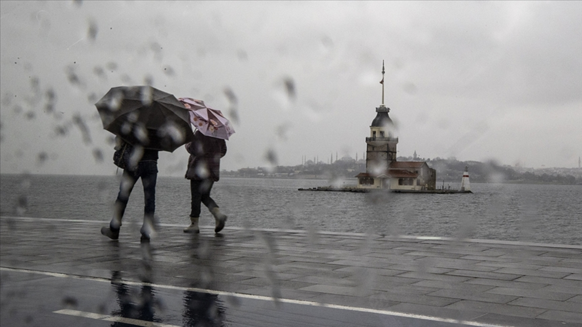 Meteoroloji İstanbul için saat verdi: Çok kuvvetli sağanak geliyor!