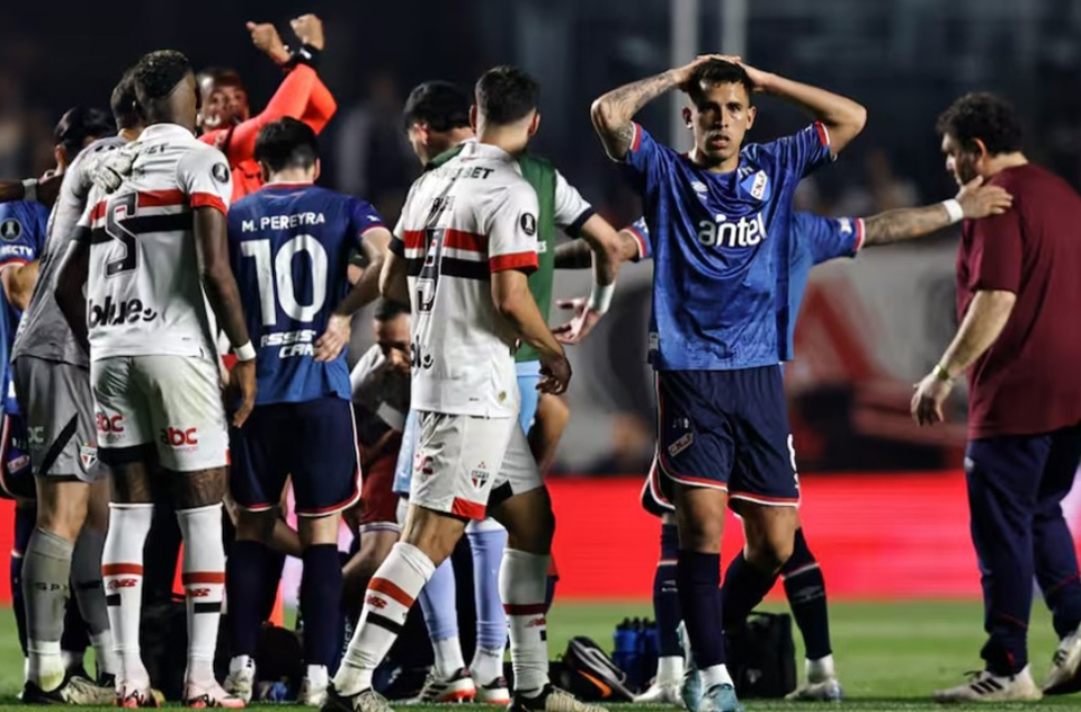 Futbol dünyasını yasa boğan ölüm: Maç esnasında bir anda yere yığılmıştı!