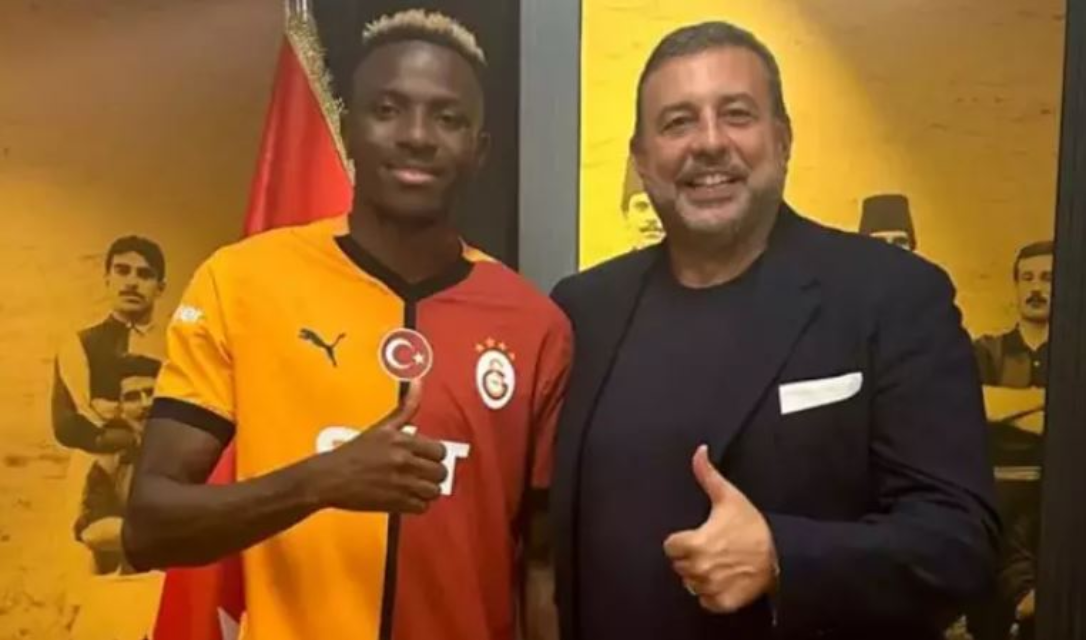 Victor Osimhen resmen Galatasaray'da! İşte formalı ilk fotoğraf