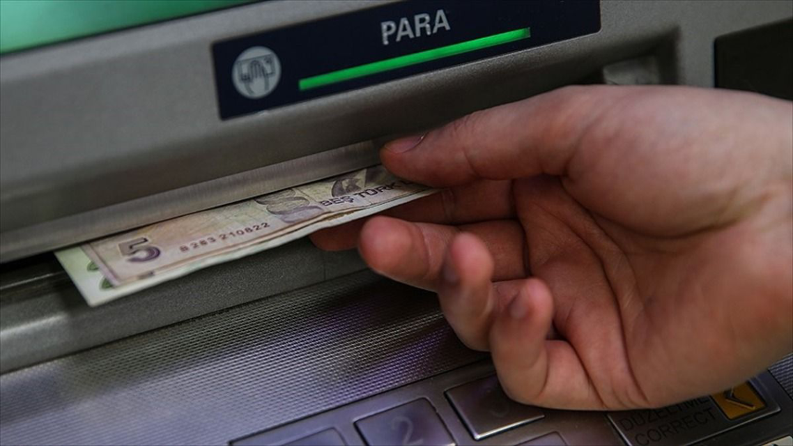 ATM'de para unutulduğunda ne yapılmalı? Bu yöntemlerle paranızı geri alabilirsiniz!