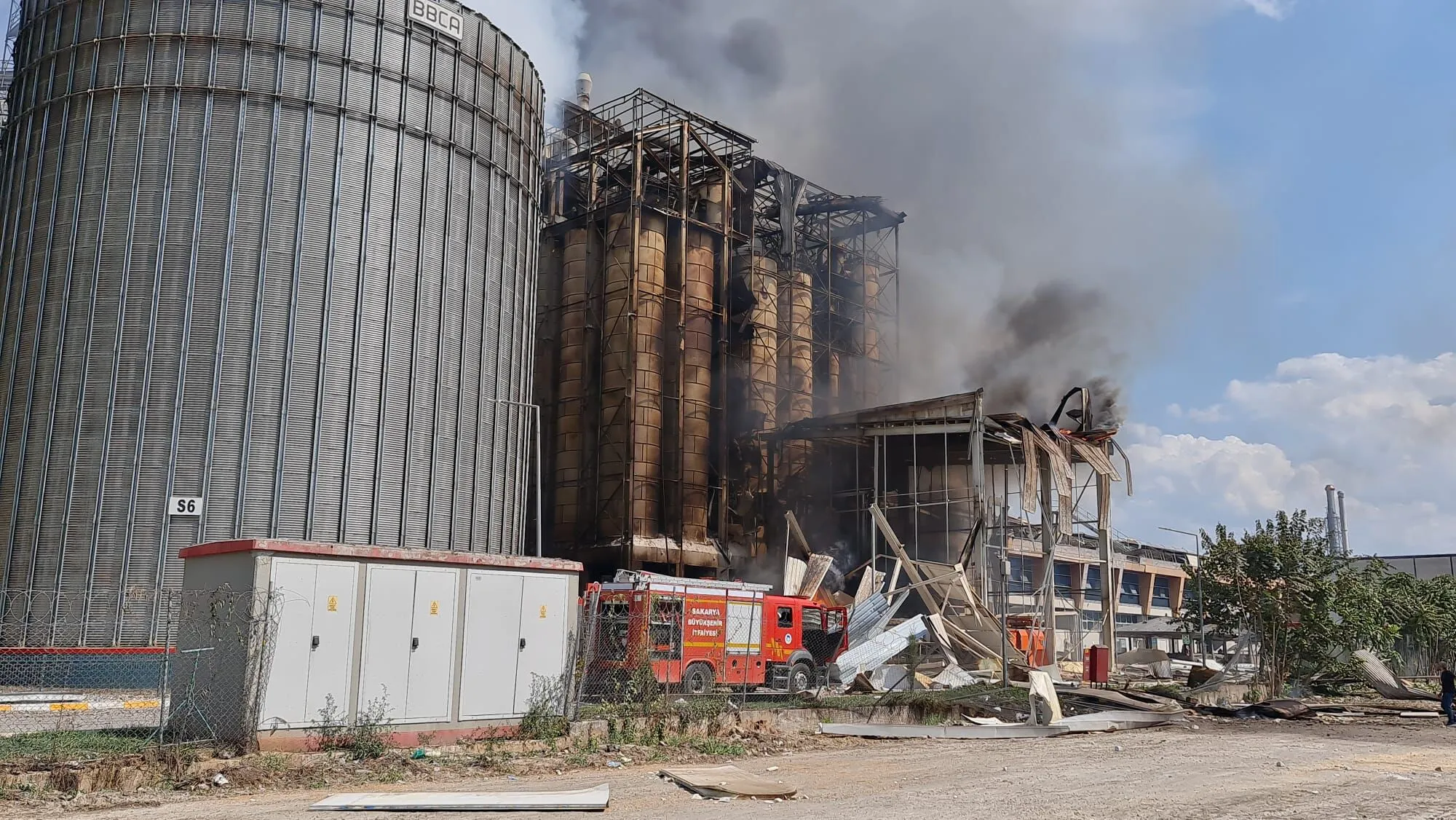 Vardiyanın hiç durmadığı fabrika, işçilerine asgari ücret ödüyormuş