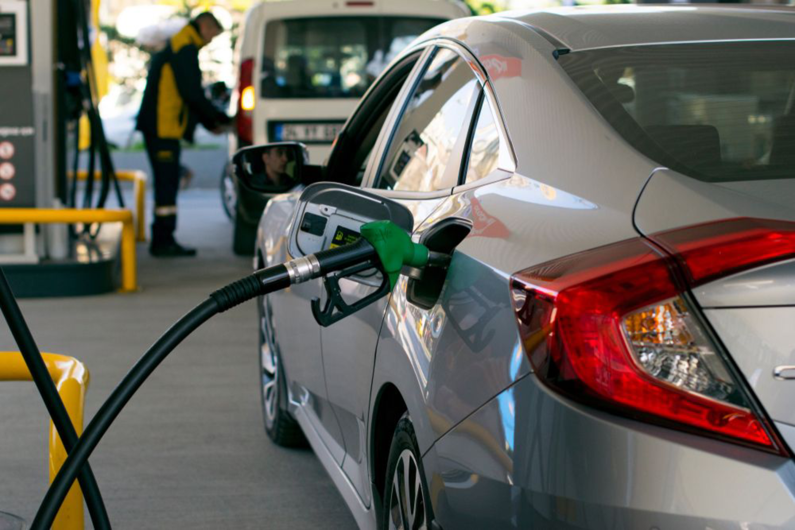 Benzin ve motorine zam geldi! Zamda tam gaz devam