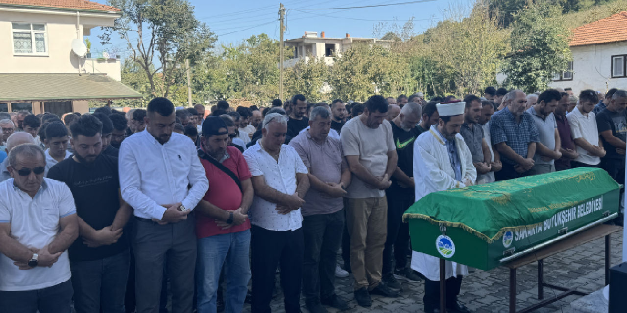 Makarna fabrikasındaki patlamada yaralanarak hastanede hayatını kaybeden 22 yaşındaki genç işçi defnedildi