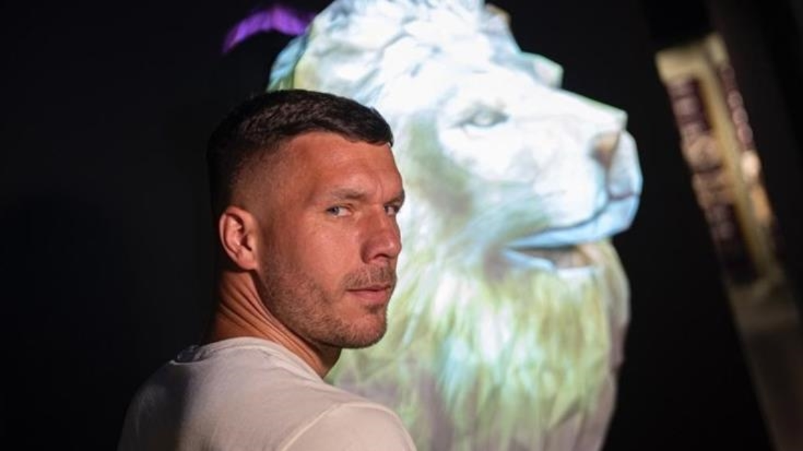 Lukas Podolski 39 yaşında futbolu bıraktı! 47 maçta 7 kez ağları havalandırmıştı