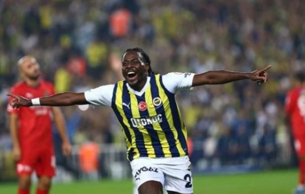 Fenerbahçe'nin yıldız futbolcusu havalimanında mahsur kaldı! Osimhen'den sert tepki geldi