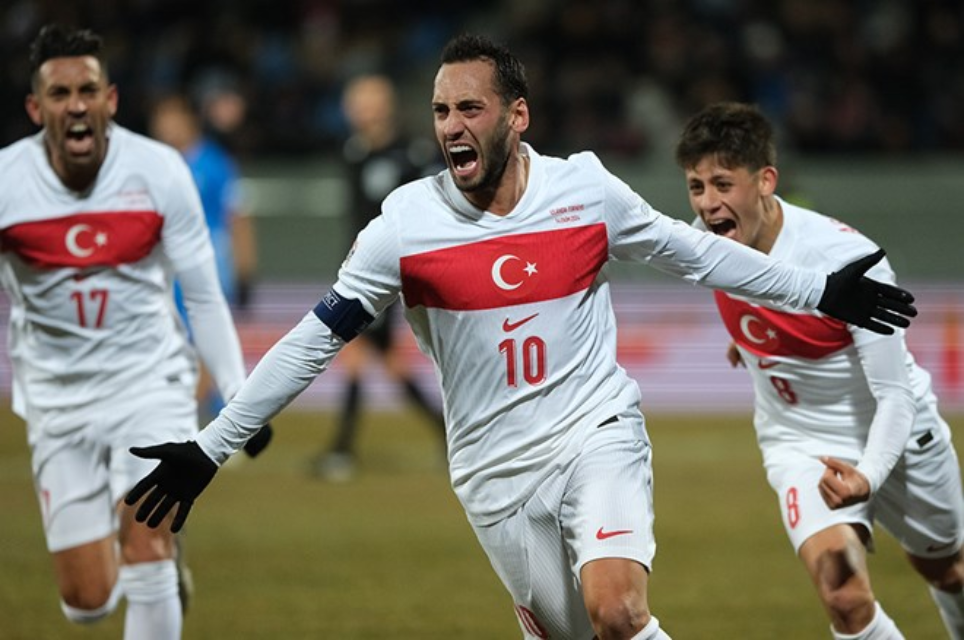 Tüm dünya bu anı konuşuyor! Hakan Çalhanoğlu'ndan talihsiz penaltı