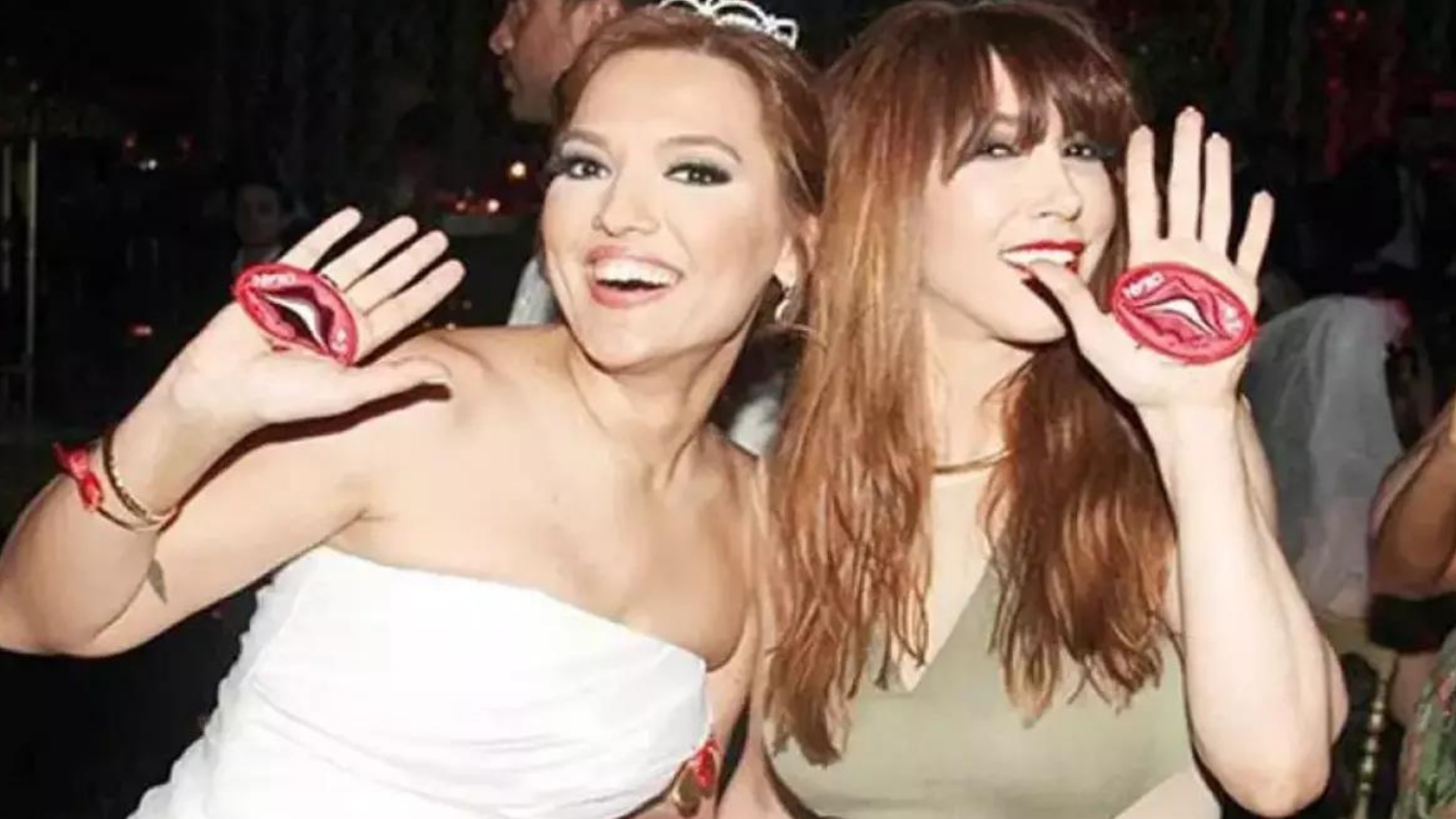 Hande Yener ve  Demet Akalın yıllar sonra aynı sahnede