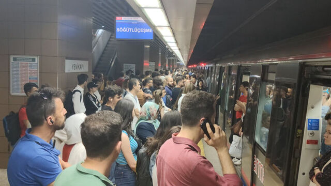 Marmaray'da teknik arıza! Seferler gecikmeli yapılıyor