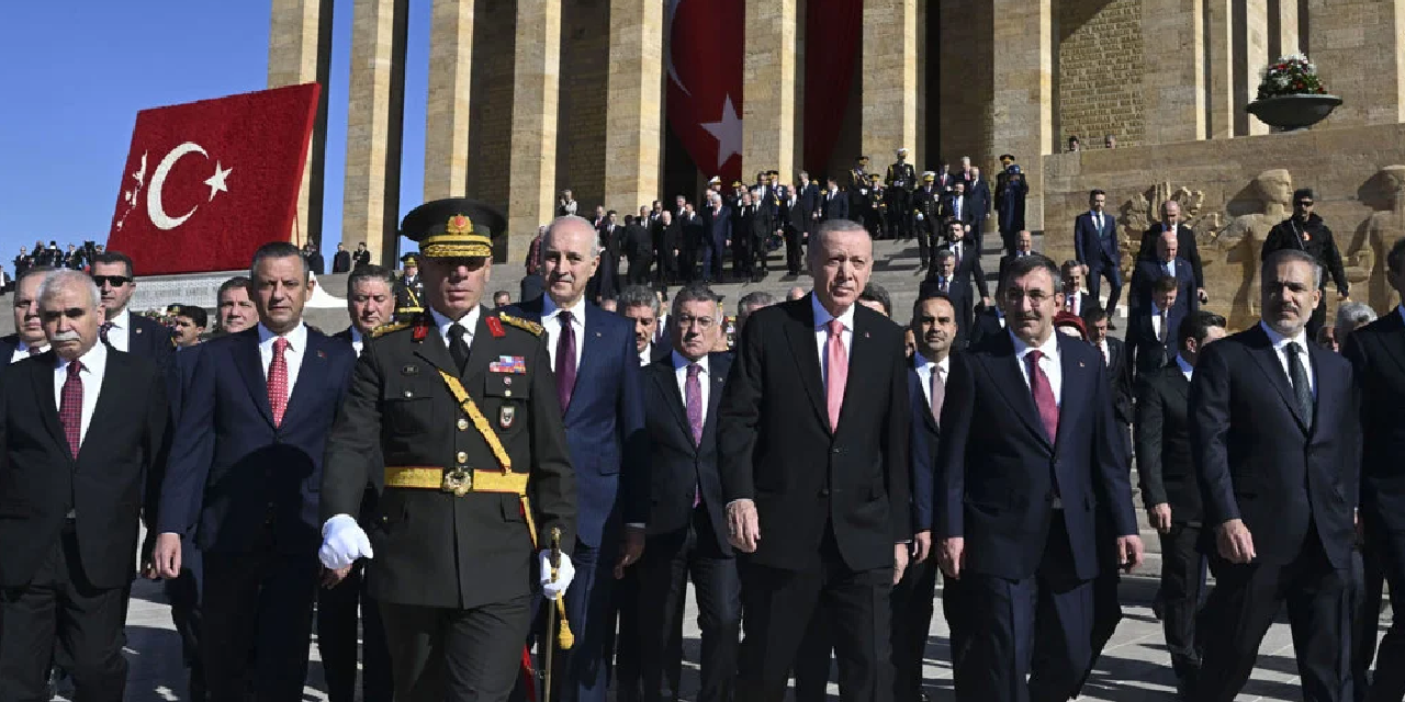 Cumhuriyet'in 101. yılında devlet erkanı Anıtkabir'de