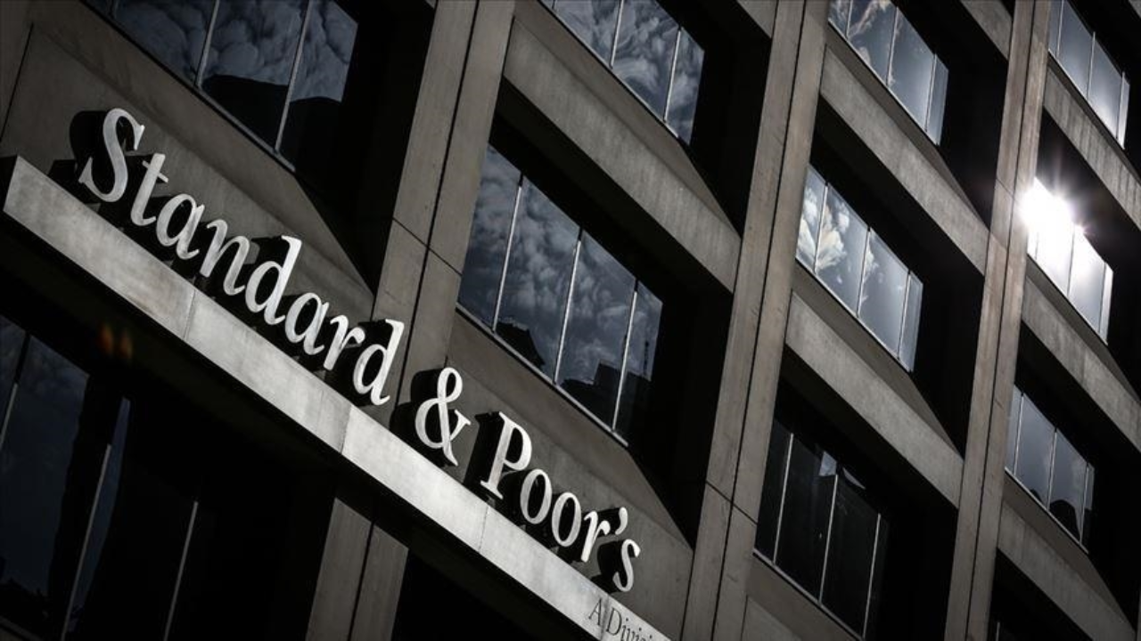 S&P Türkiye'nin kredi notunu yükseltti