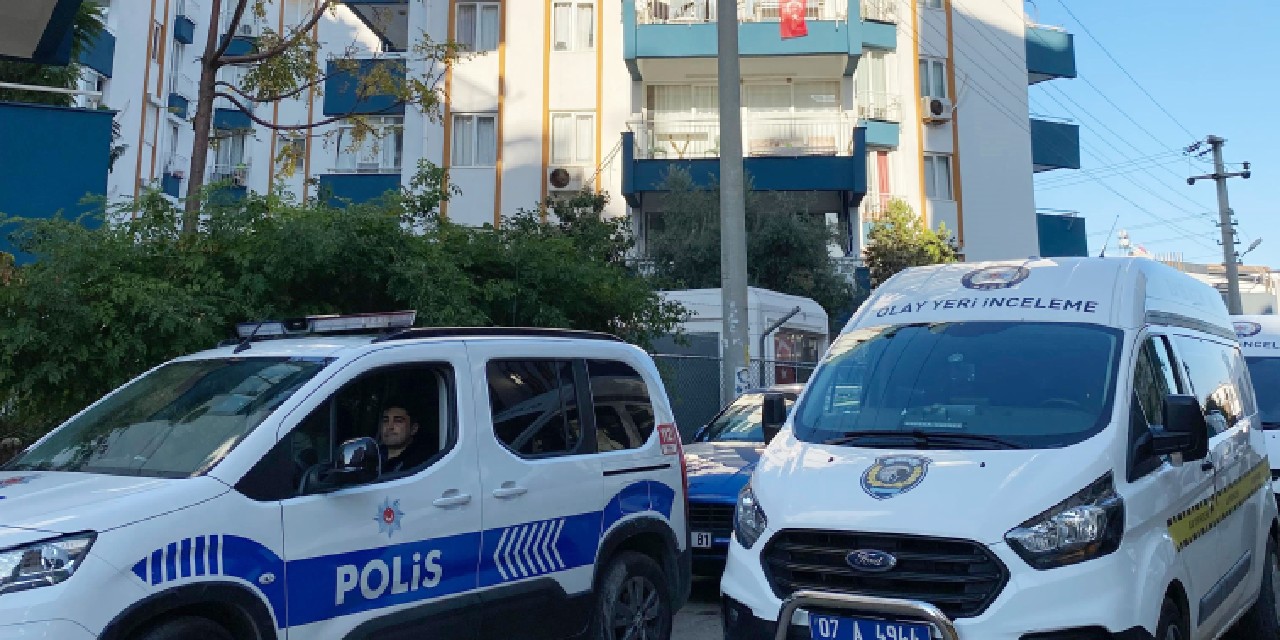 Antalya'da 3 kardeş evde ölü bulundu