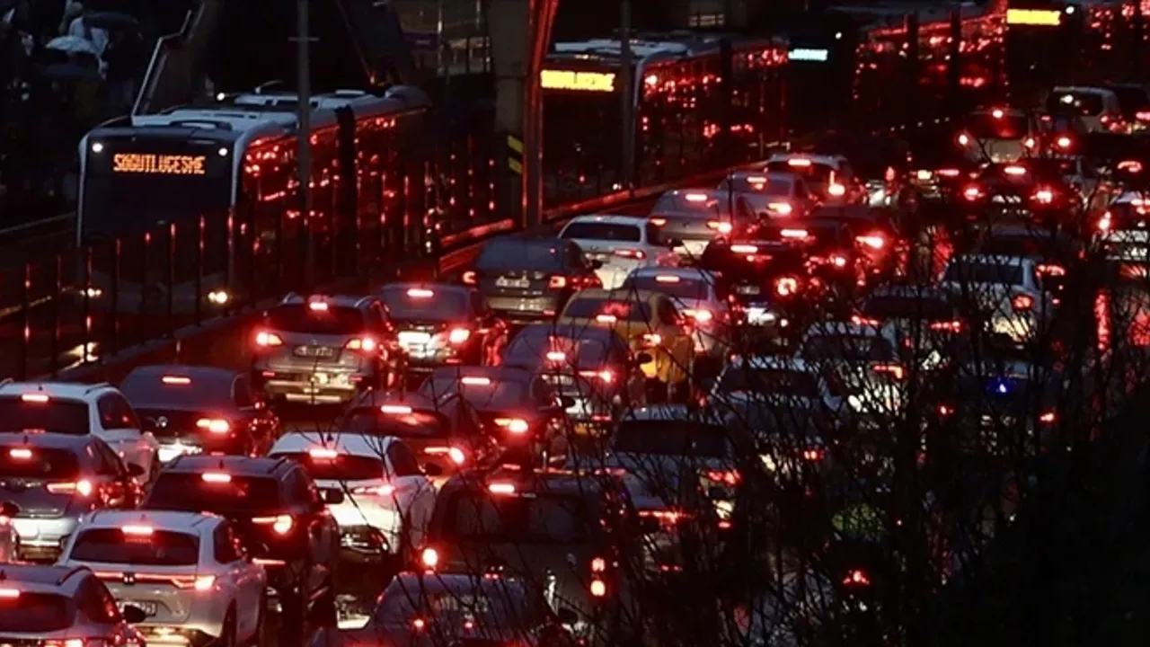 İstanbul'da trafik yoğunluğu yüzde 90'a ulaştı