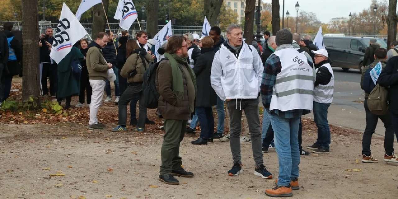 Fransa'da hava yolu çalışanları da greve gitti