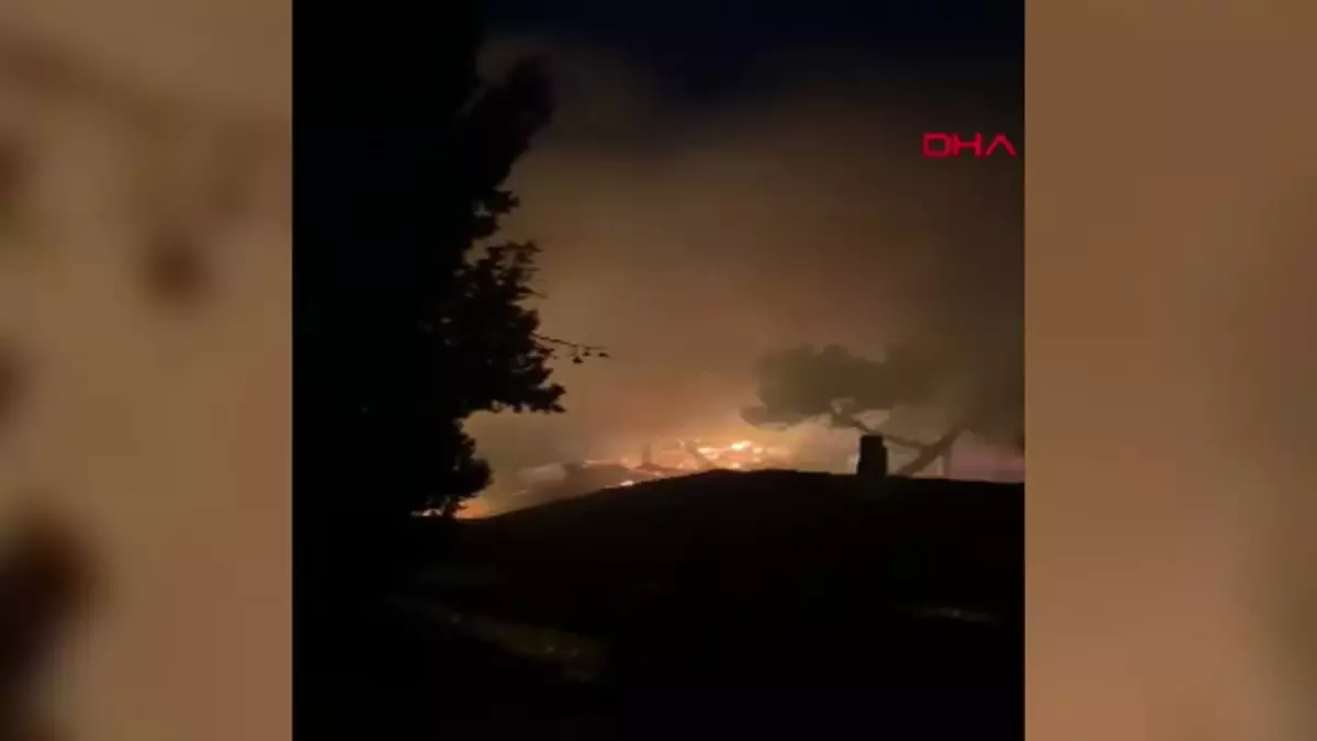 Çanakkale’de de bir evde çıkan yangın, bitişikteki 2 eve de sıçradı