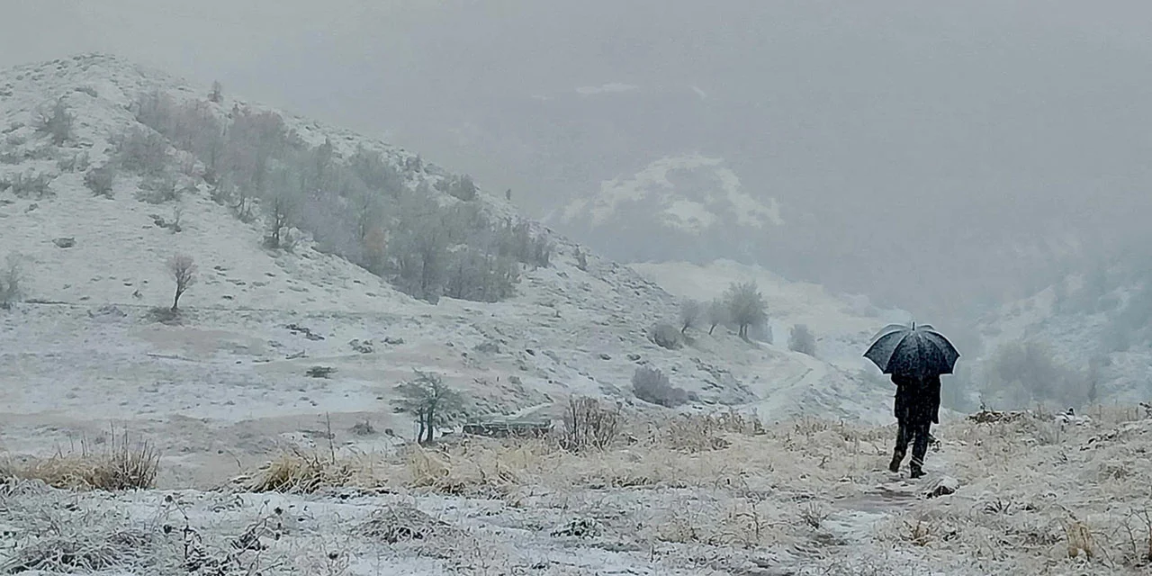 Tunceli'nin bazı bölgeleri beyaza büründü