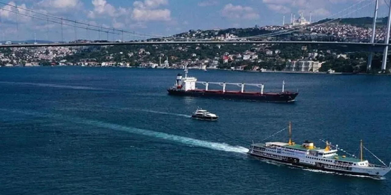 İstanbul Boğazı'nda gemi trafiği askıya alındı