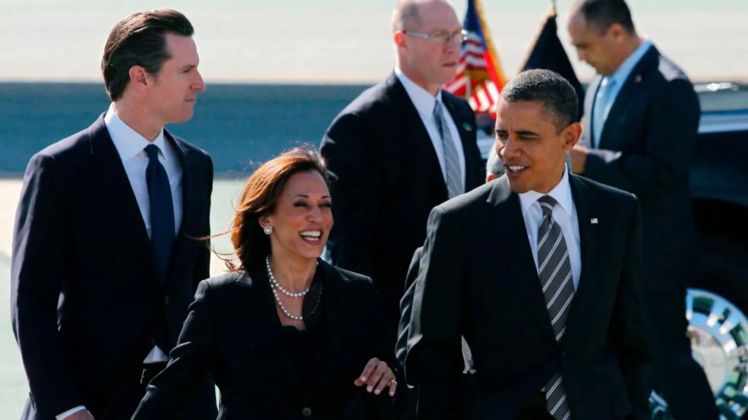 Obama çifti Kamala Harris'i başkan olarak destekliyor