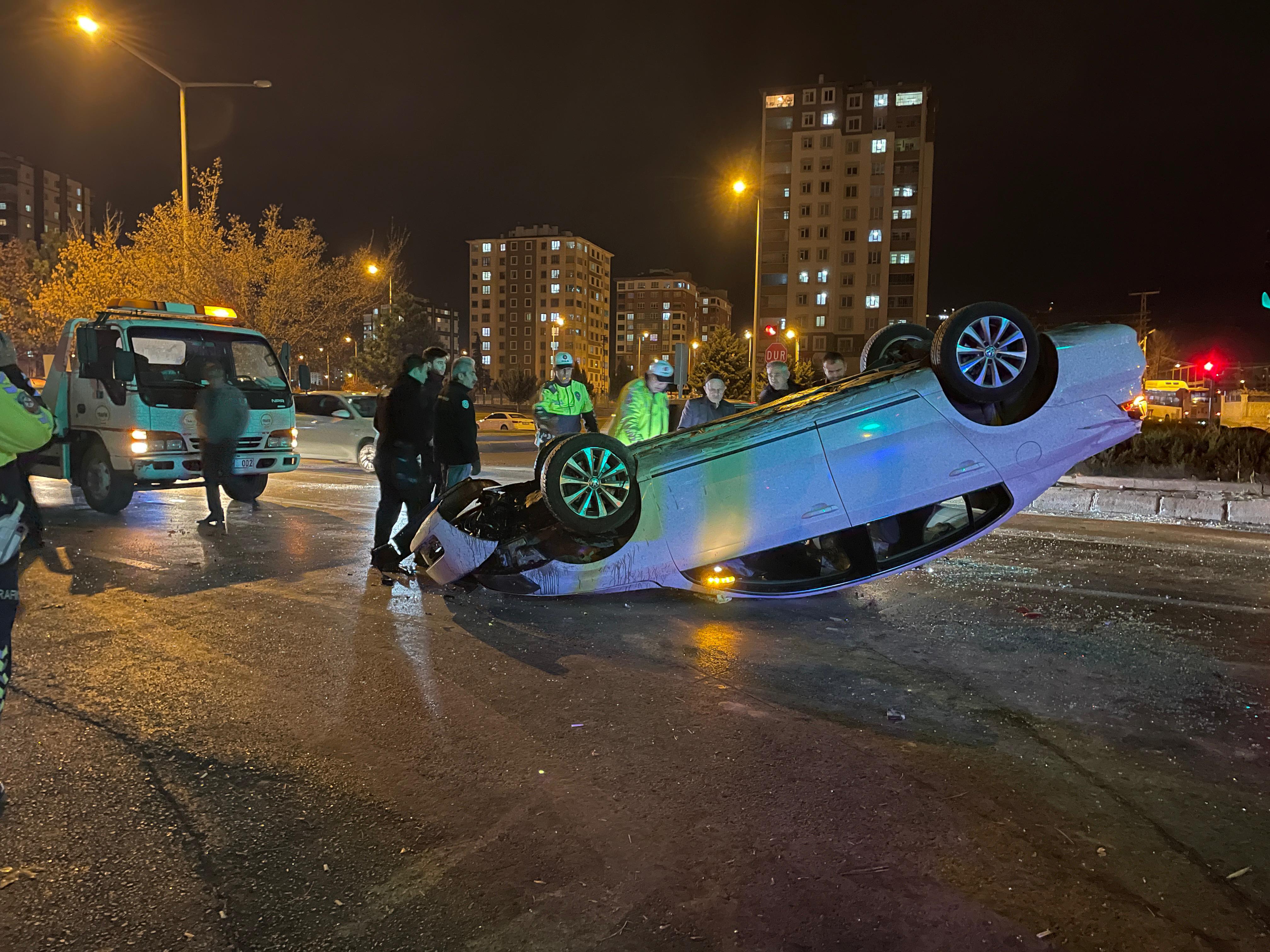 15 yaşındaki çocuğun aracı zincirleme kaza yaptı: 4 kişi yaralandı