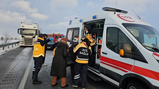 Çorum'da zincirleme trafik kazası: 1 kişi öldü, 9 kişi yaralandı