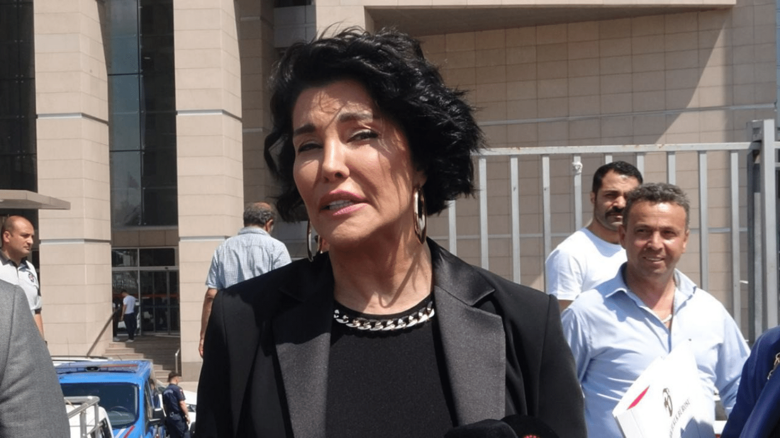 Deniz Akkaya hakkında yakalama kararı