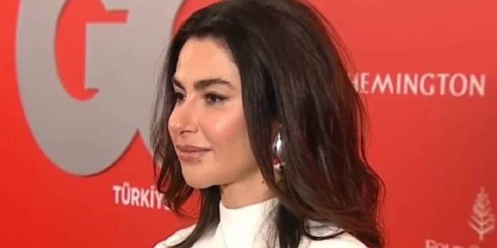 Nesrin Cavadzade dekoltesiyle ödül gecesinin önünde geçti