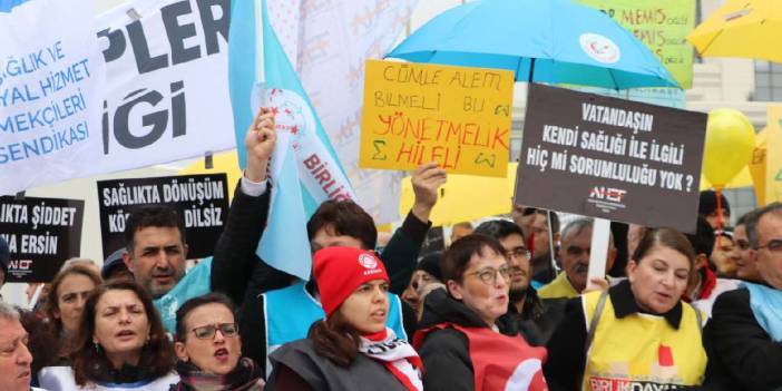 Aile hekimleri bakanlığın önünde toplandı