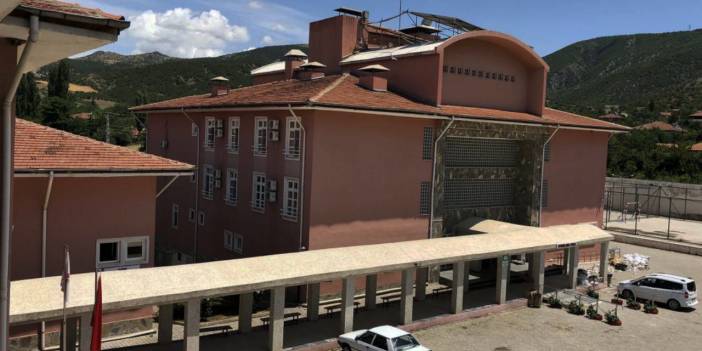 Otel şefi stajdaki 3 kız öğrenciyi istismar etti: Okul idaresi üzerini kapattı