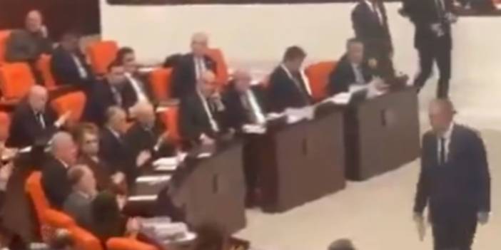 Meclis'te dikkat çeken anlar: Bahçeli Meclis'te Bakırhan'ı alkışladı, Önder'i selamladı