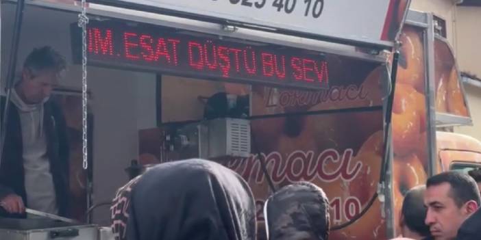 Beyoğlu'nda Suriyeli esnaf lokma dağıttı: Esad düştü, sevincimi paylaşmak için