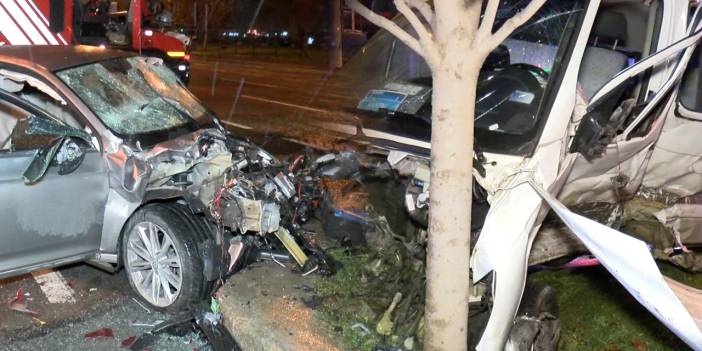 İstanbul Kartal’da feci kaza: Servis minibüsü ile otomobil çarpıştı, 7 yaralı