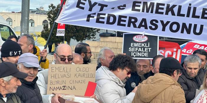 İstanbul'da emekliler helva kavurarak eylem yaptı: Buyurun cenaze namazına