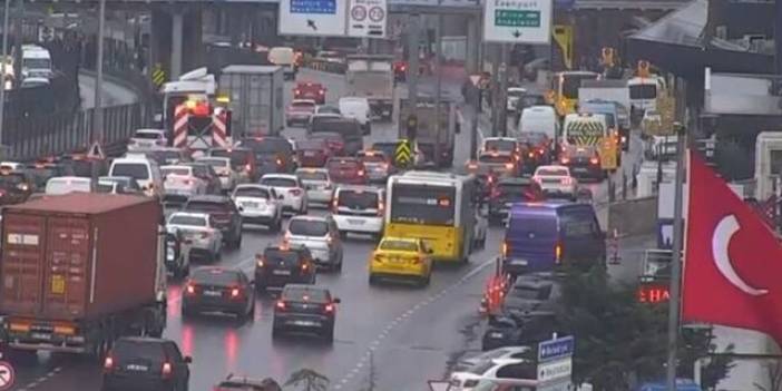 TIR kazası İstanbul trafiğini felç etti