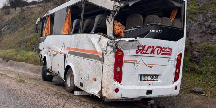 Balıkesir'de işçi servisi devrildi: Yaralılar var